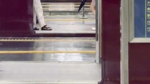 The infinite loop of train doors... The "mysterious sight" at Hankyu Osaka-Umeda Station draws comments like "This is rare outside Kansai" and "Impossible in Kanto."