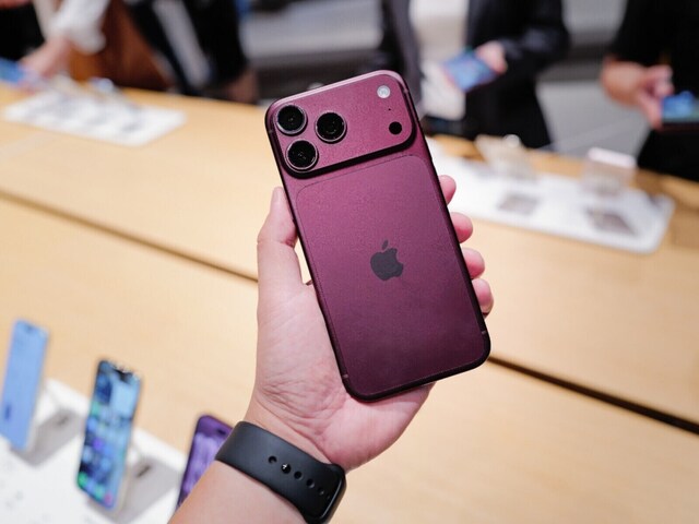 If you're buying a new iPhone, which is better value: paying in a lump sum or paying in installments? A thorough comparison of each carrier's programs!