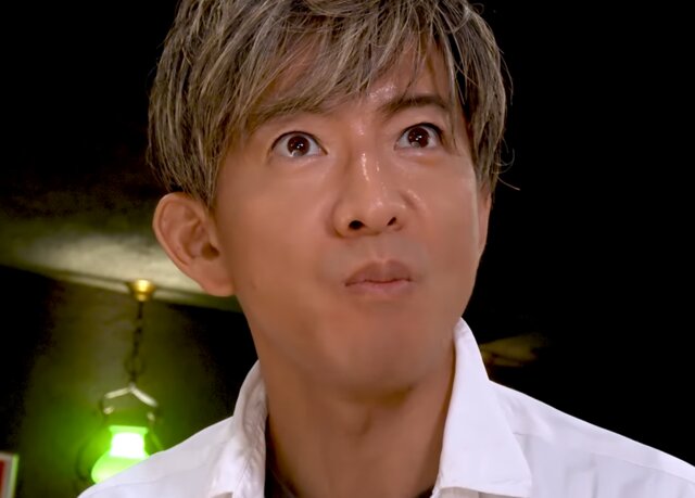 Takuya Kimura, on a 408-yen cheesecake: "This is crazy, this," "It's really delicious," "This is something you should take home."