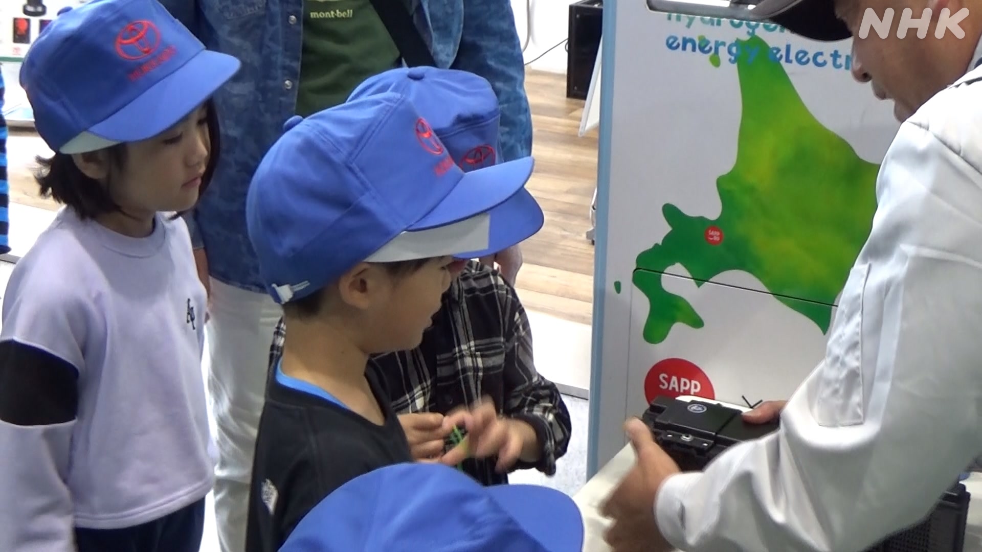 Tomakomai City, Hokkaido: Children experience the fun of cars