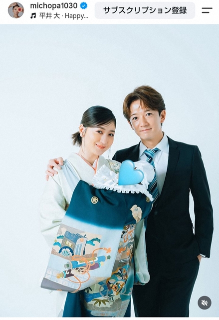 Micho-pa shows her "mom face"! She reveals a family-of-three photo and explains that her child's outfit is "the first outfit my husband wore."