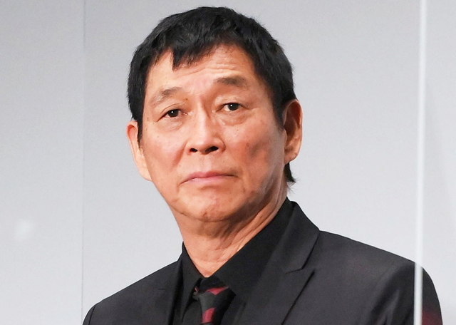 A popular actress who disappeared from TV barricaded herself in her dressing room on the first day of a stage play → The cause was Akashiya Sanma's intense teasing; the director also demanded an apology, saying, "I'll change my ways and do it."