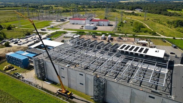 Local residents say "wait" to the AI boom. A $200 billion data center construction plan is stalled.