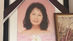 While hospitalized for stomach cancer, my wife put on a wig and went alone to a photo studio... it was to have her memorial portrait taken.