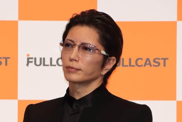 信号待ち中に正面衝突...GACKT、愛車運転中の事故被害を報告「なんで対向車線に車止めてんだ?」相手発言に唖然騒然