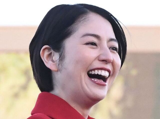 "There must be more costumes, right?" Masami Nagasawa's bold upper-body dress look causes a stir... Reactions pour in: "A mysterious dress," "An object of admiration," "She really has that star quality."