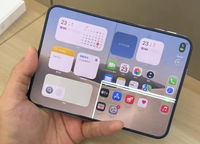 Reports of "cracked screens" on the iPhone Duo are pouring in. They all have the same pattern, leading to theories of a structural problem.